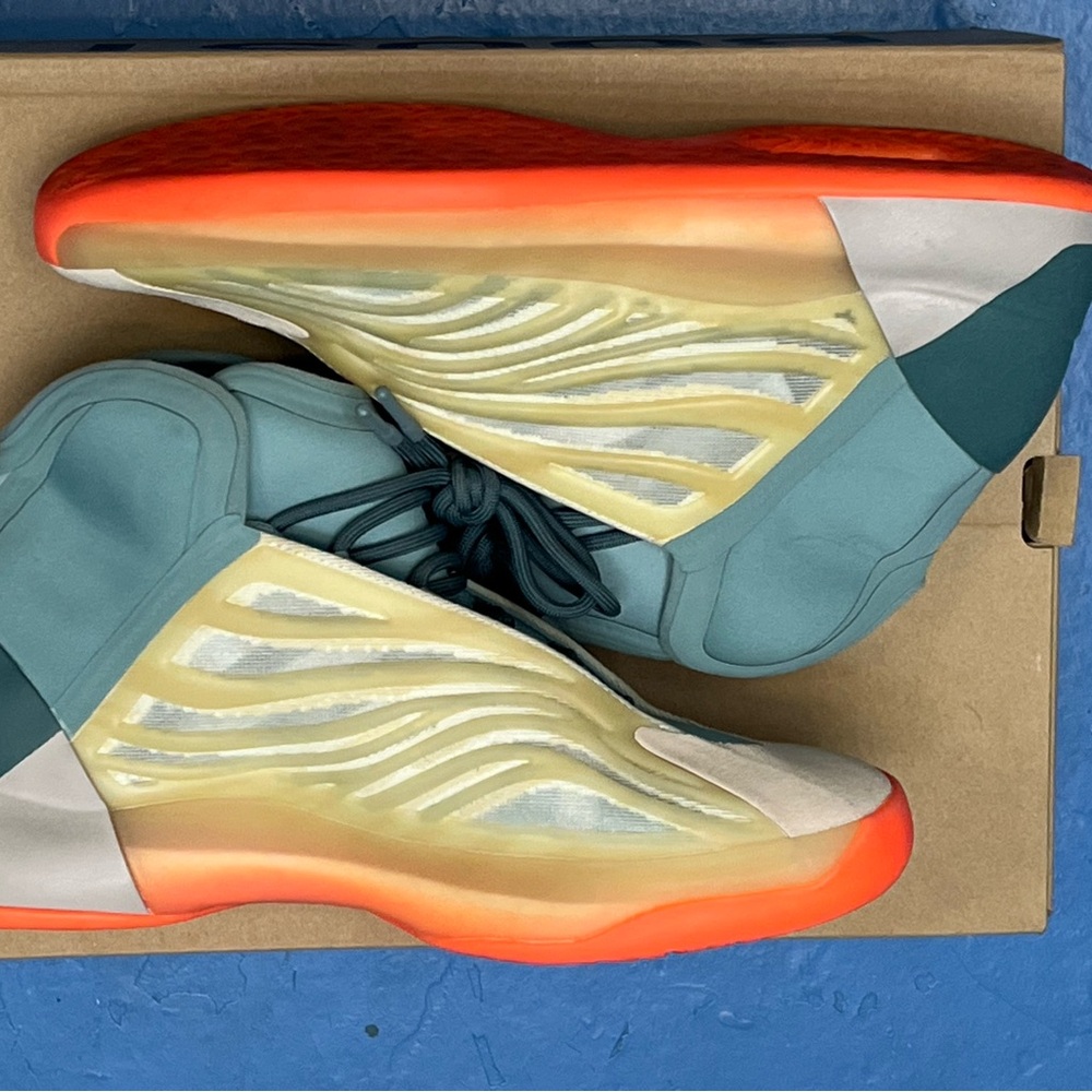 Yeezy qntm hi res coral orange
